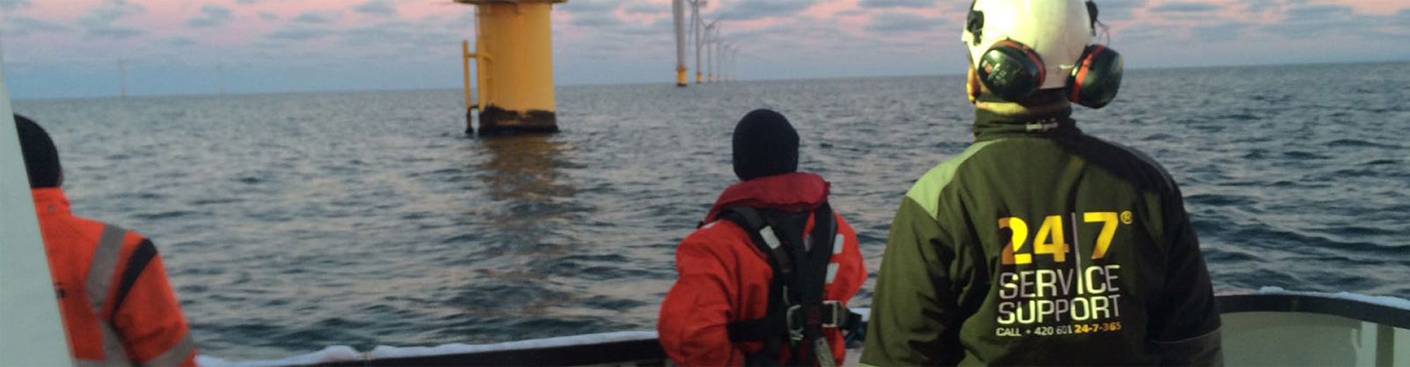 Service Techs Boat Offshore 1920 x 500px